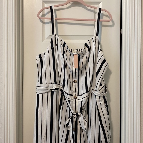 NWT Black and White Striped Romper - Picture 2 of 6